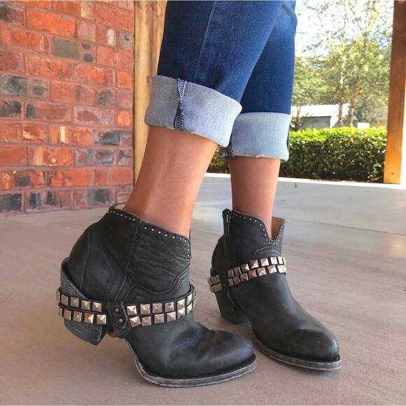 Corral Western Studded Cowgirl Booties Short Boots Black Silver 6.5 Point Toe - Picture 1 of 11